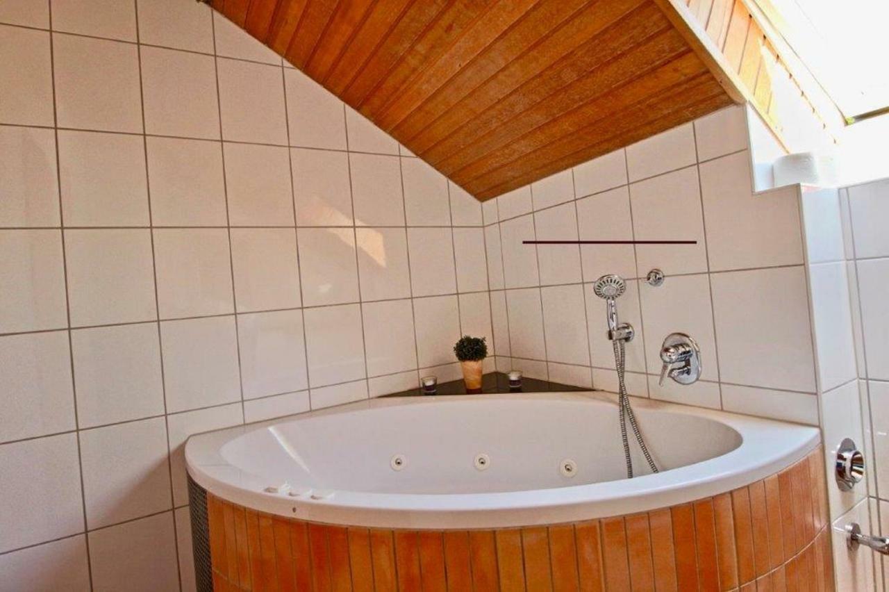 Ferienwohnung Mit Seeblick Und Dachterrasse In Ueberlingen Bagian luar foto